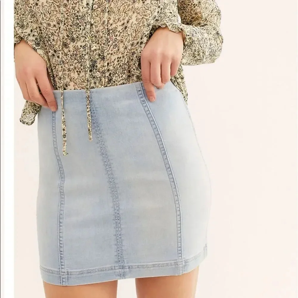 FREE PEOPLE Modern Femme Denim Mini Skirt in Faded Blush Wash‎ size 2